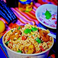 Riz sauté au poulet halal ou linguinies sauté au bœuf halal à la péruvienne 