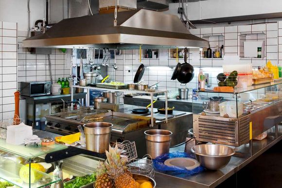 Réparer plutôt que jeter en cuisine pro : un geste écolo et économique