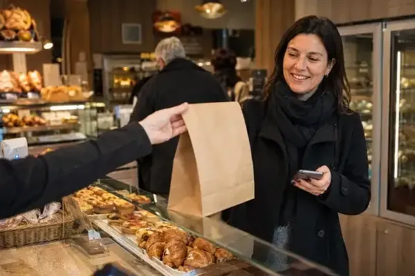 Un montant fixe par commande d'un c&ocirc;t&eacute;, un pourcentage sur les ventes de l'autre
