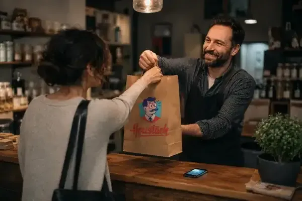 Une commande préparée à l'avance, remise au comptoir